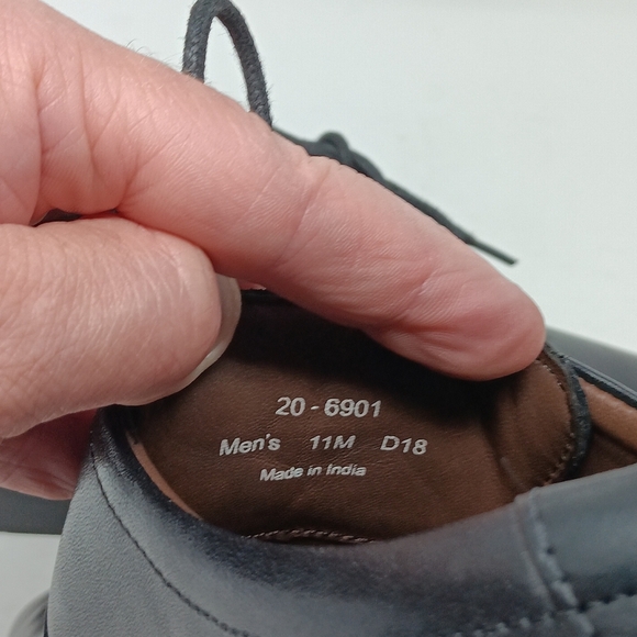 Johnston & Murphy Black Oxfords - Picture 10 of 11